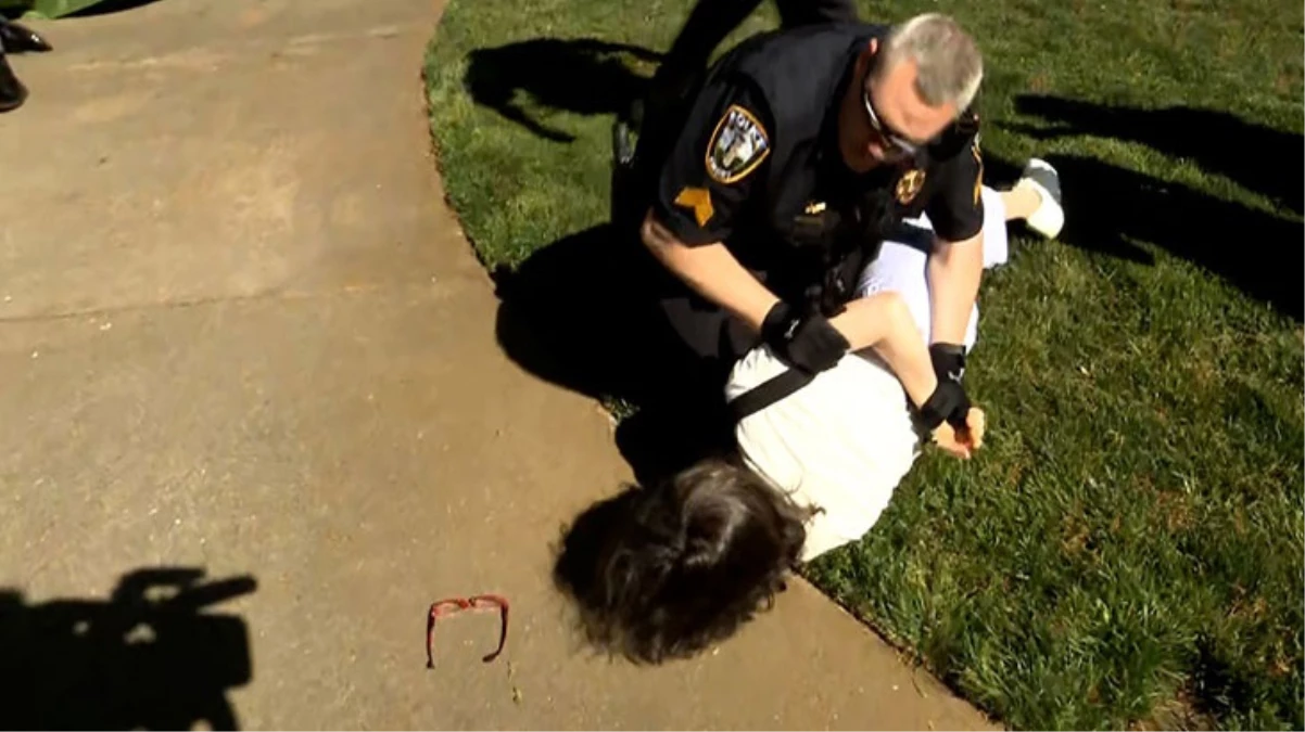 İnfial yaratan görüntü! Filistin’e destek veren profesörü ters kelepçeyle gözaltına aldılar