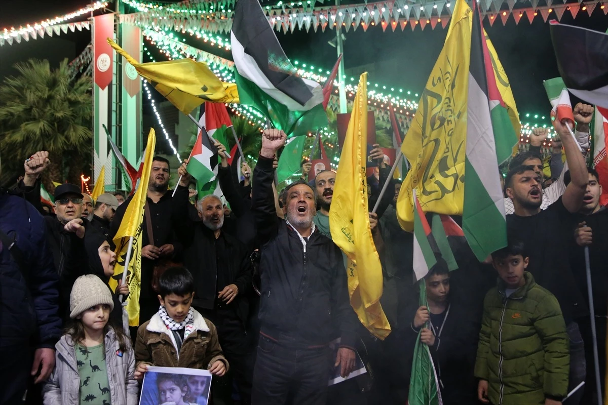 İran’ın Şam Konsolosluğu’na düzenlenen kanlı saldırı sonrası Tahran’da protesto