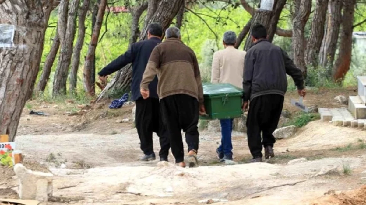 Mersin’de 3 kişilik aileyi yakıp cezaevinde intihar eden şüphelinin cenazesi köyünde istenmedi