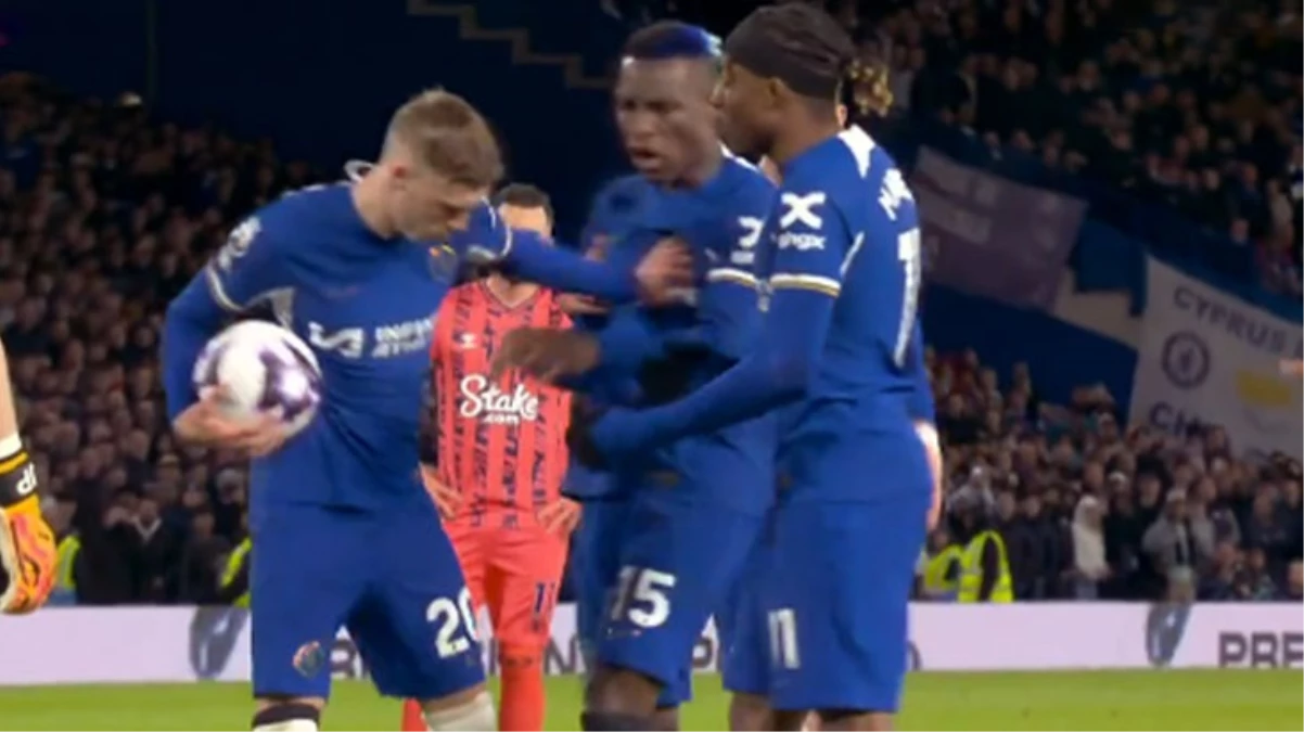 Oyuncular birbirine girdi! 6-0’lık maçta penaltı kavgası