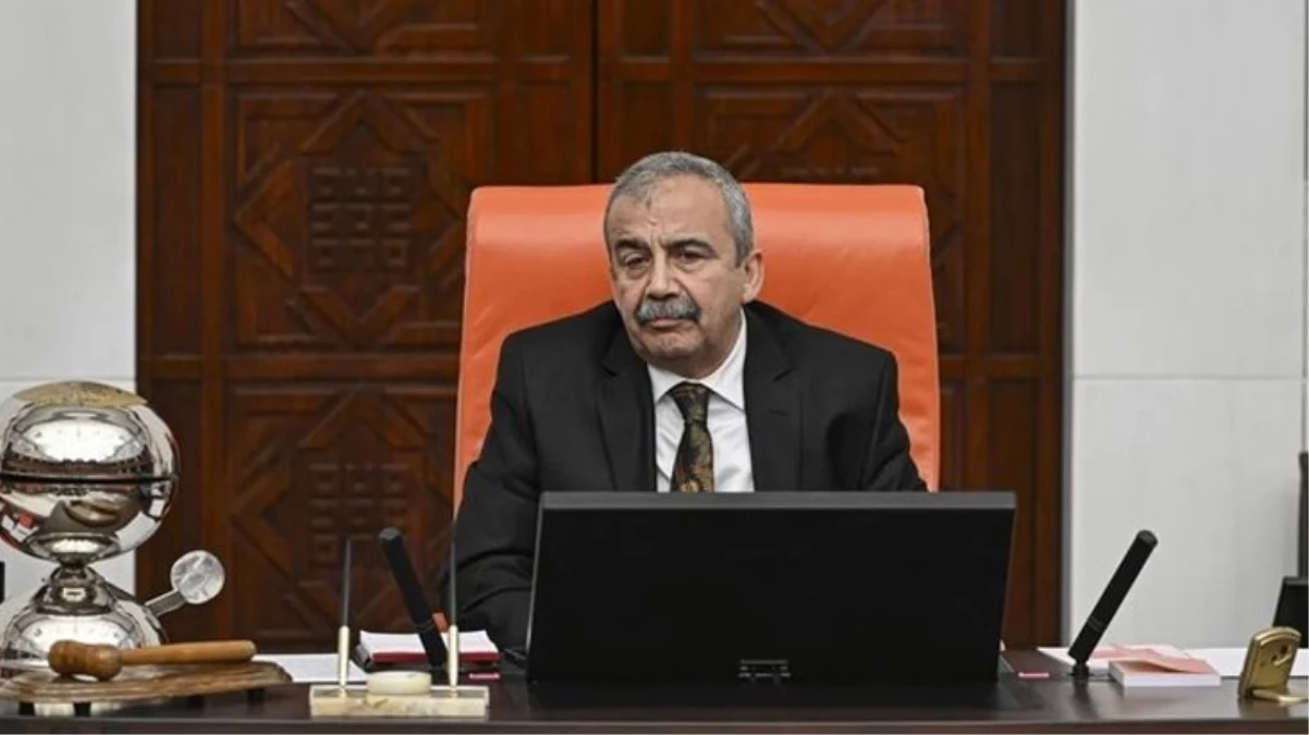 Sırrı Süreyya Önder, TBMM’de oturumu yönetirken rahatsızlandı
