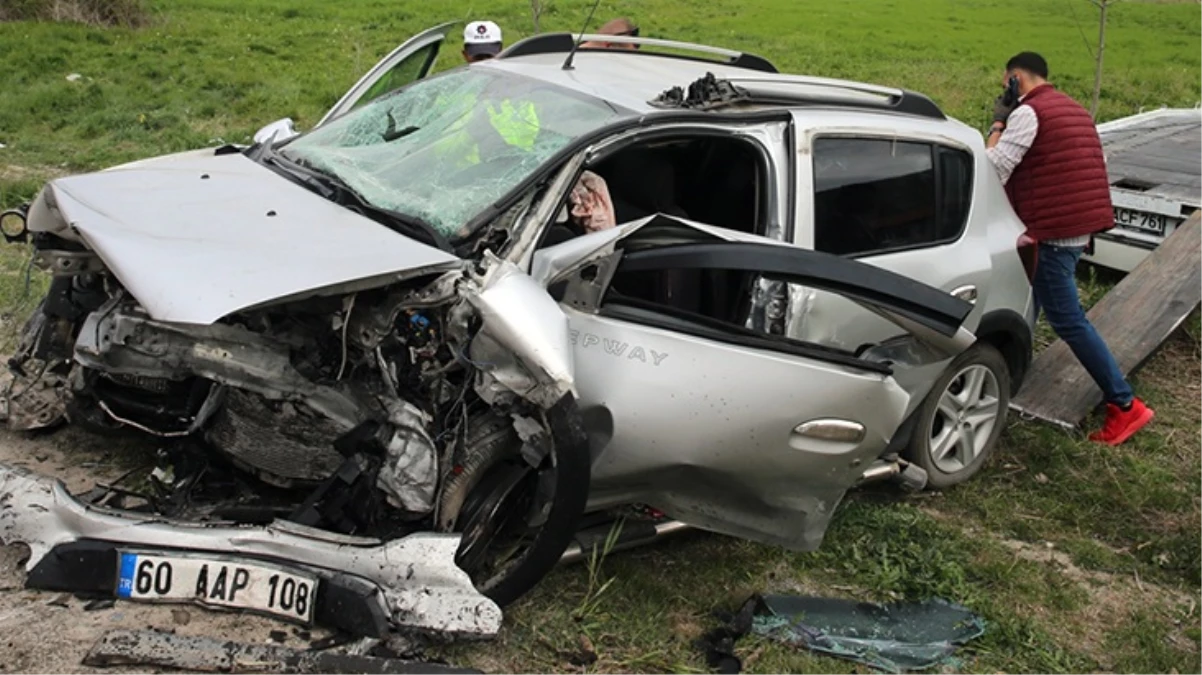 Tokat’ta kafa kafaya çarpışan araçlarda 8 kişi yaralandı