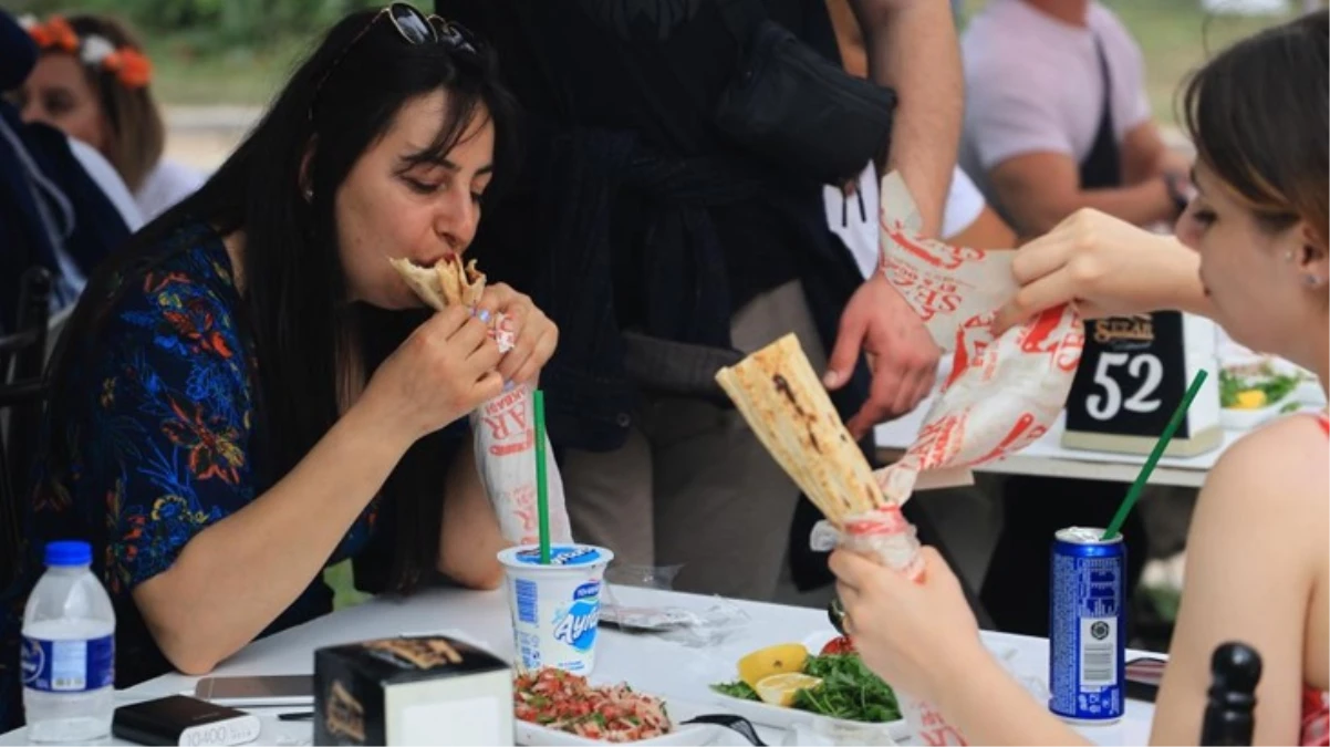 Adana’da düzenlenen Uluslararası Portakal Çiçeği Karnavalı’nda 310 ton et tüketildi