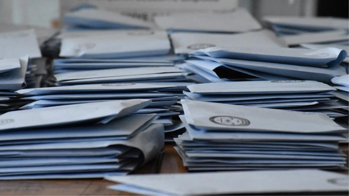 Yozgat’ın Yerköy ilçesinde okullardaki dolaplarda oy zarfları bulundu