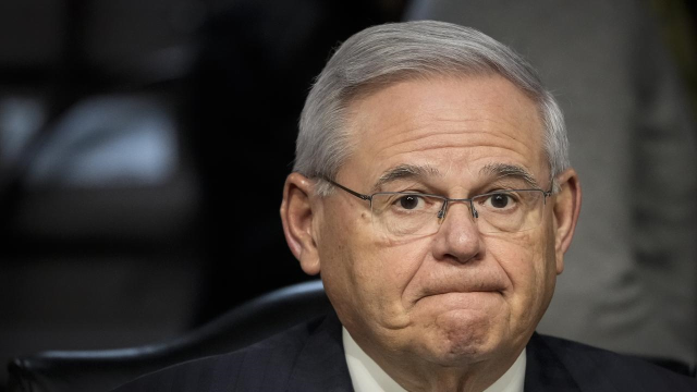 Türkiye düşmanı ABD'li eski senatör Bob Menendez hakim karşısında: 212 yıla kadar hapsi isteniyor