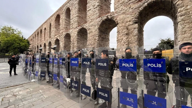 Saraçhane'de arbede! Polis Taksim yürüyüşüne izin vermedi, ortalık karıştı