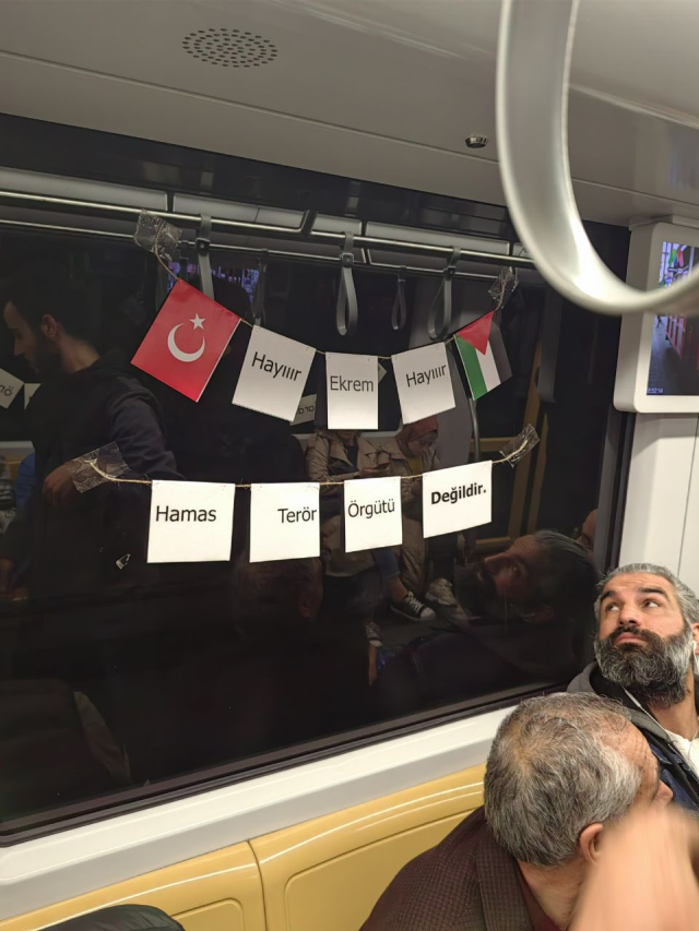 İstanbul metrolarında İmamoğlu'nu kızdıracak afişler