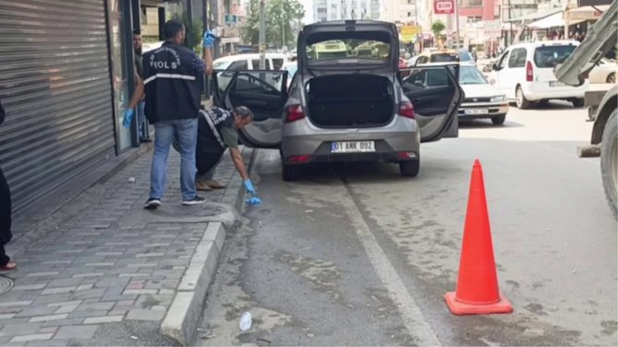 Olacaklardan habersiz aracıyla evine gidiyordu! Kadın sürücü iş yerine düzenlenen silahlı saldırıda ensesinden vuruldu