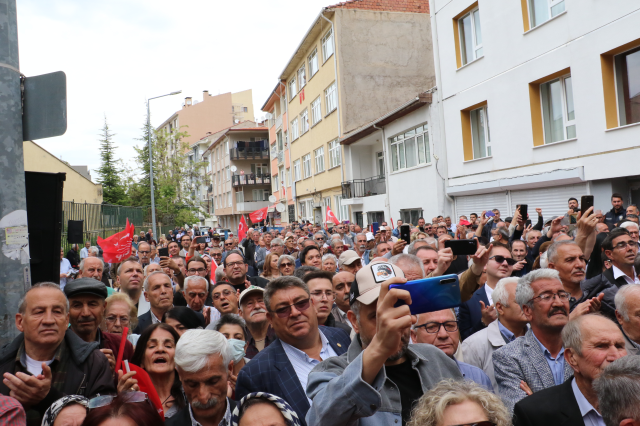 Özgür Özel'den Bakan Şimşek'e tepki: Gulyabanini al biraz da zenginlerin kapısına git, yoksulun peşini bırak