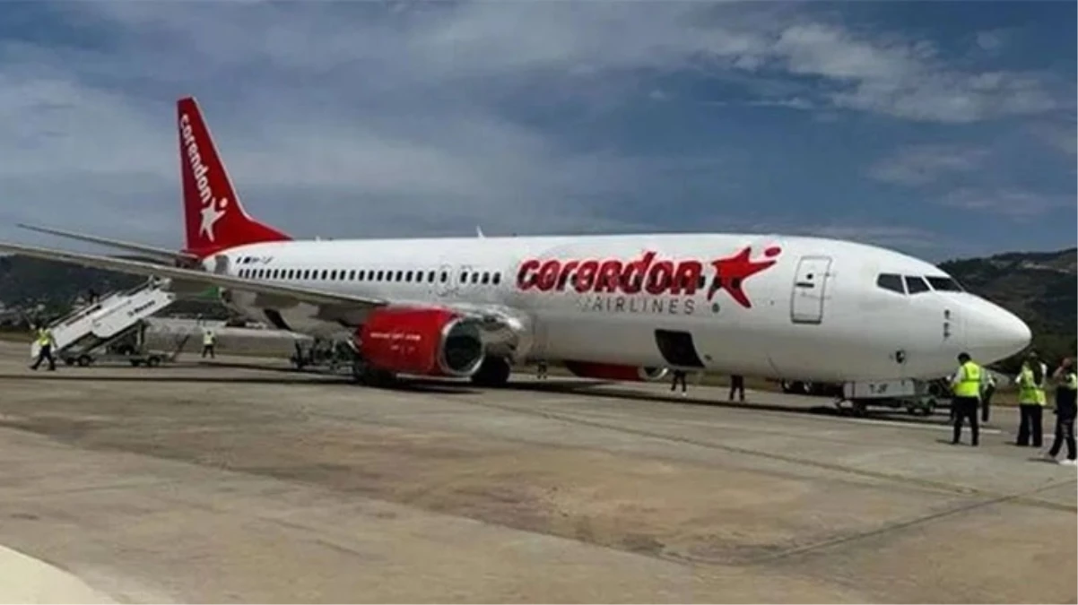 Antalya’da bir yolcu uçağı ön dikme üzerine indi! Yolcular tahliye edildi