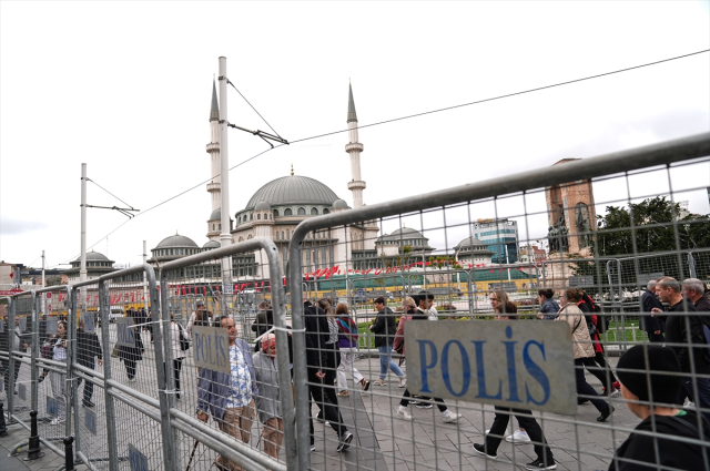 İstanbul'da 1 Mayıs alarmı! CHP ve DİSK'in çağrısı sonrası Taksim'e çıkan yollar kapatıldı