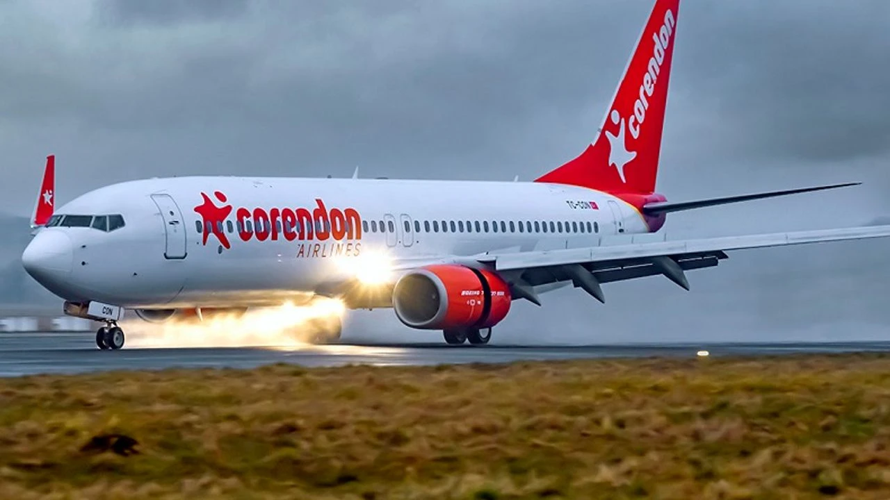 Antalya’da Uçağının İnişte Ön Lastiği Patladı