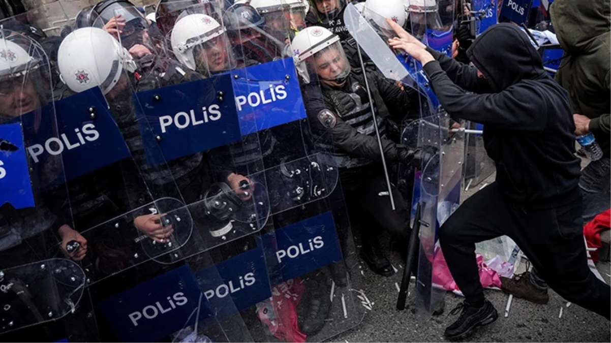 İstanbul'daki 1 Mayıs gösterilerinde polise saldıran 52 şüpheliye tutuklama talebi