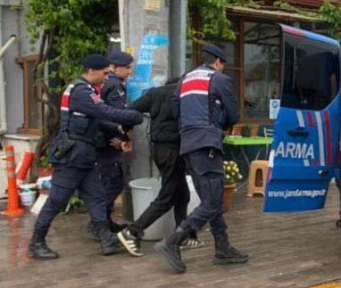 Balıkesir'de 17 yaşındaki genç, annesine şiddet uyguladığı gerekçesiyle babasını öldürdü