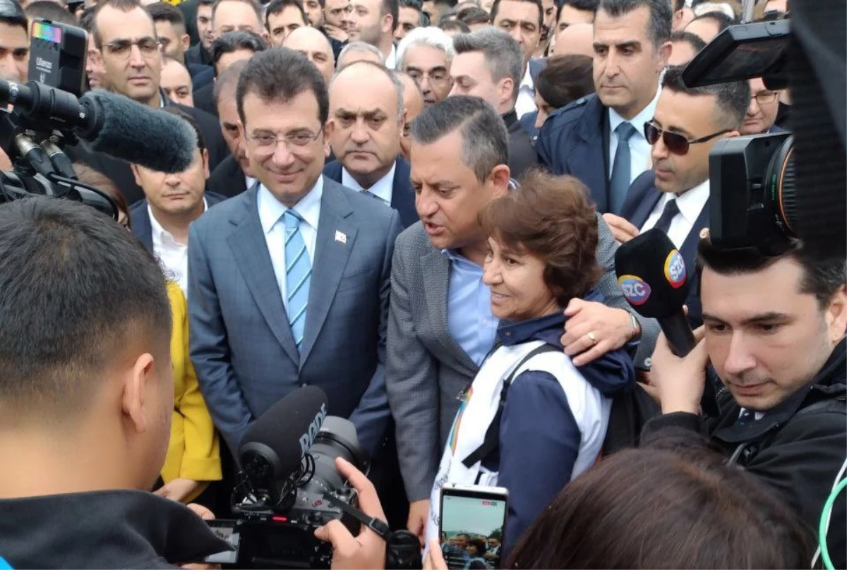 Özgür Özel ve Ekrem İmamoğlu, Saraçhane’de! DİSK ile beraber Taksim’e yürüyor