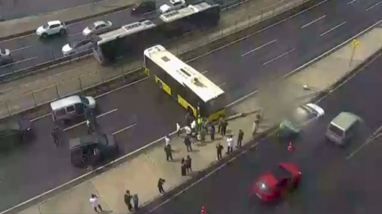 Esenyurt’ta İETT Otobüsü Direğe Çarptı: D-100 Edirne İstikameti Trafiğe Kapandı