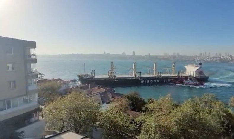 Üsküdar Açıklarında İki Gemi Çarpıştı: Kaza Paniğe Neden Oldu