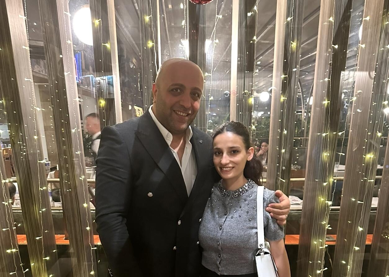 Başarılı İş Adamı Erol Sökmez, 45. Doğum Gününde Ailesiyle Bir Araya Geldi