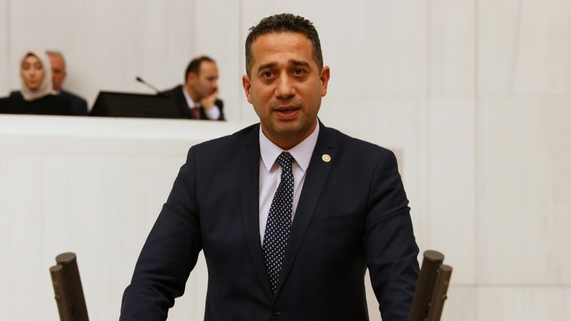 Bu Ülkeyi Tek Adama Teslim Etmeyin