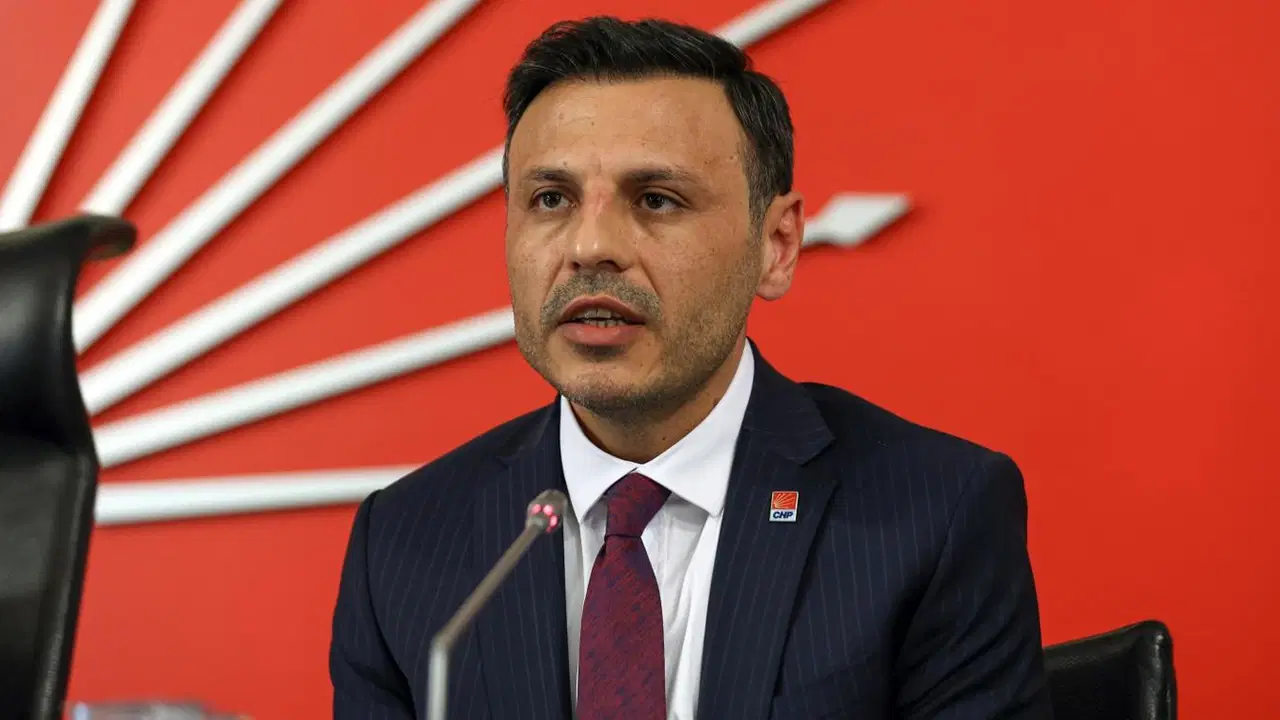 CHP’li 3 Büyükşehir Belediye Başkanına Gözaltı: Özgür Çelik’ten Sert Tepki