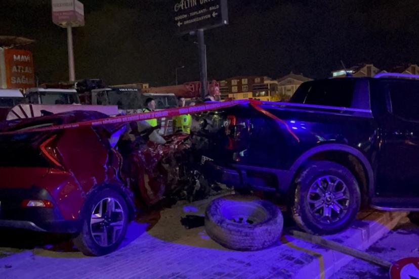 Bursa’da feci kaza:  Otomobildeki 2 kardeş can verdi