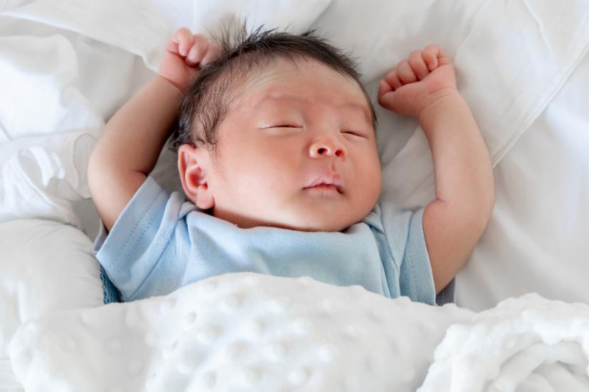 Hayat kurtaran ipuçları: Yenidoğan bebeklerde güvenli uyku pozisyonu