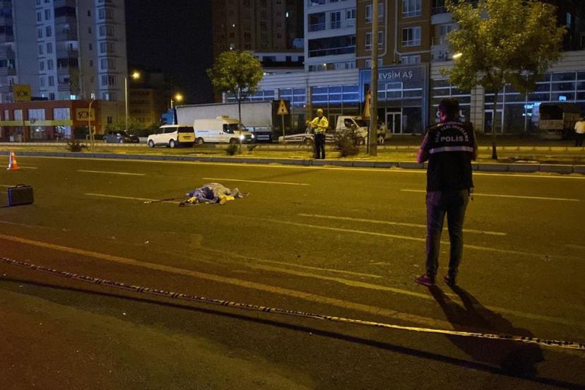 Kayseri’de feci kaza: Peş peşe 2 otomobilin çarptığı yaya öldü