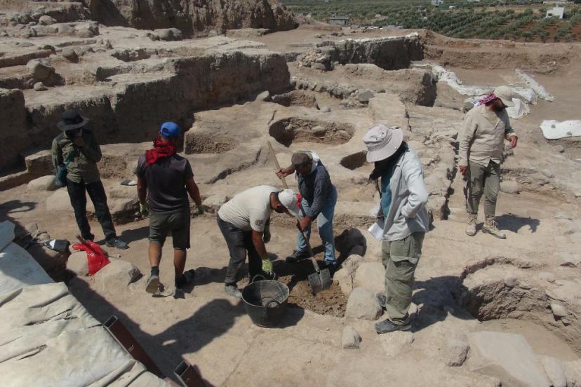 Kilis’teki Oylum Höyük’te, sıcak havaya rağmen kazı çalışmaları sürüyor
