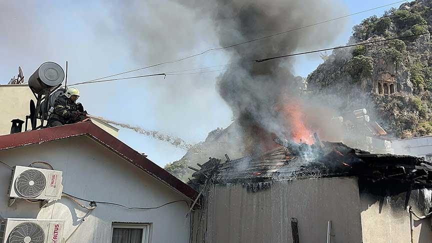 Fethiye’de Tek Katlı Evde Yangın: Büyük Maddi Hasar