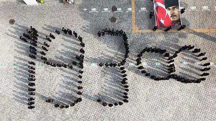 Bursa’da Öğrencilerden Atatürk’e 87. Yıl Koreografisi