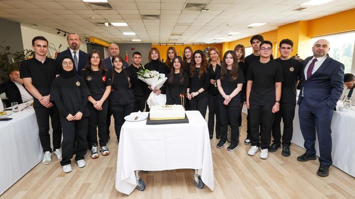 DEMİRÖREN MEDYA’DA ÖĞRETMENLER GÜNÜ COŞKUSU: DUYGU DOLU ANLAR, ANLAMLI MESAJLAR