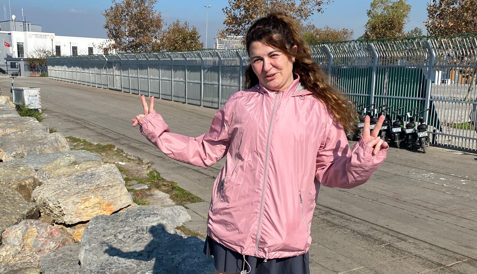 YAZAR GÖNÜL DEMİR: KELİMELERİYLE RUHLARA DOKUNAN KADIN