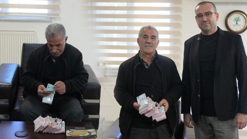 Yanlışlıkla Çöpe Atılan 110 Bin TL, Belediye Ekiplerince Bulundu