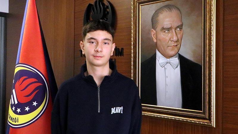 Depremde Annesini Kaybetti, Fen Lisesini Kazandı: “Eğitimi Bırakmamaya Söz Verdim”