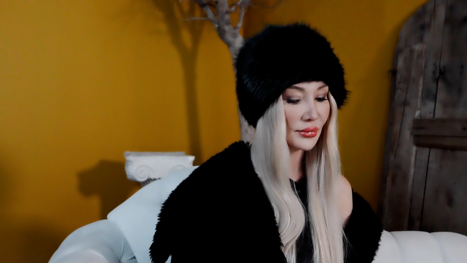 Sanatçı Suzan Aslan Sahnelere Damga Vurdu: Uzun Bir Aranın Ardından Gelen Alkışlar