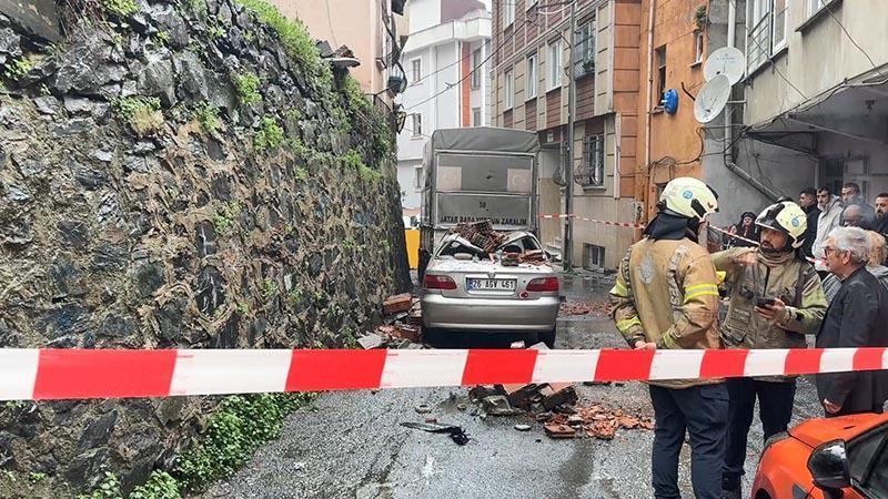 Yağmur Felaketi: Bahçe Duvarı Araç Üzerine Çöktü
