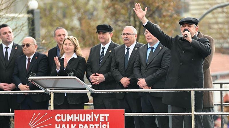 CHP Genel Başkanı Özgür Özel, Kuşadası’nda Miting Düzenledi: “Ne Ömer’i Ne Ekrem’i Veririz”