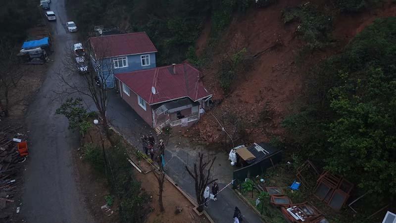 İstanbul’da Toprak Kayması: Ev ve Otomobil Zarar Gördü