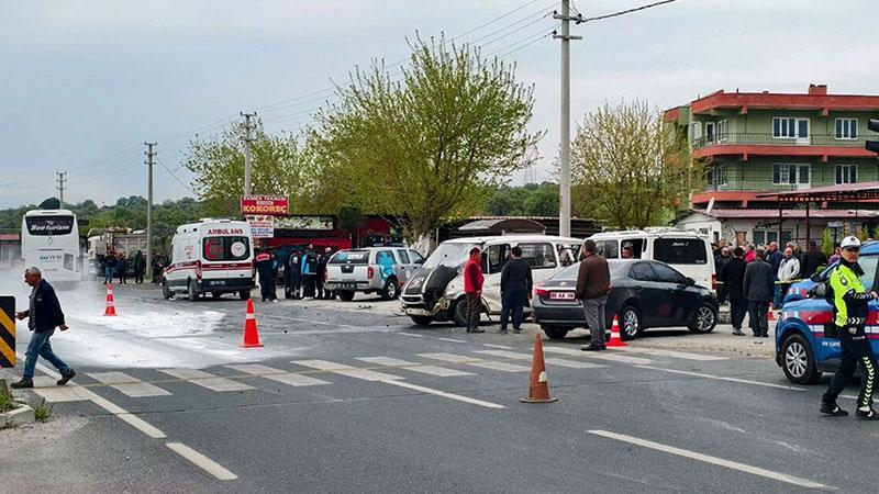 Feci Kaza: Minibüs ile Otobüs Çarpıştı, 1 Ölü, 3 Yaralı