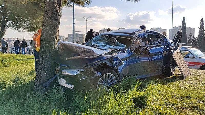 Bayrampaşa’da Zincirleme Kaza: Otomobil Kamyona Çarptı, 7 Kişi Yaralandı