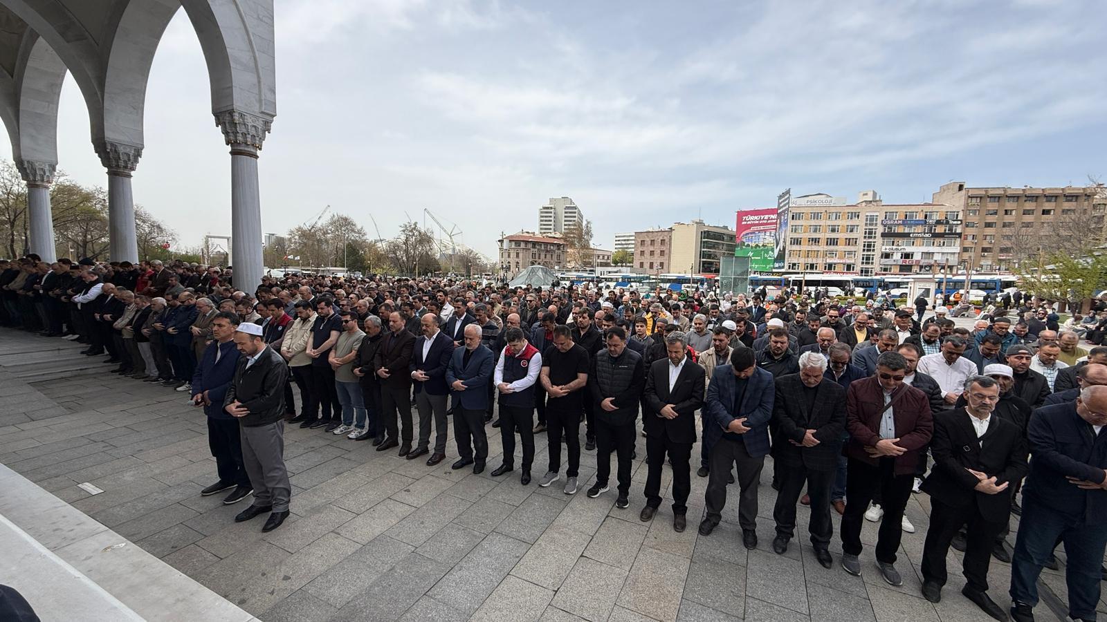 81 İlde Tek Yürek: Okul Saldırısı Kurbanları İçin Gıyabi Cenaze Namazı