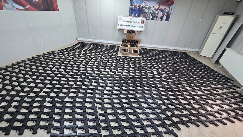 İstanbul’da dev operasyon: Binlerce silah ve parçası ele geçirildi