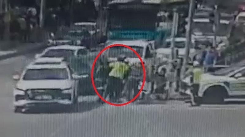 Trafikte Nefesi Kesildi, Polis Hayata Döndürdü