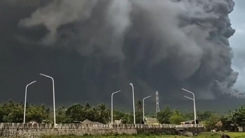 Mayon Yanardağı Alarm Veriyor: 6 Kilometrelik Alanda Acil Tahliye!