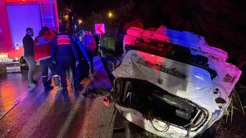 GEDİZ-UŞAK YOLUNDA KORKUTAN KAZA: OTOMOBİL TAKLA ATTI, 4 YARALI