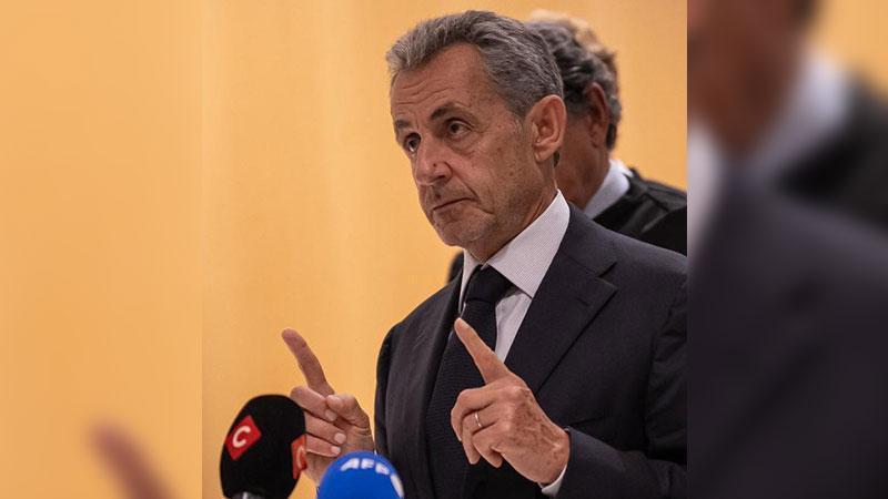 ESKİ CUMHURBAŞKANI SARKOZY İÇİN HAPİS VE SİYASETTEN MEN TALEBİ!