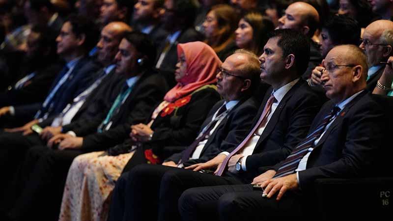 Bakan Kurum Bakü’de: “COP31’de dirençli şehirler önceliğimiz olacak”