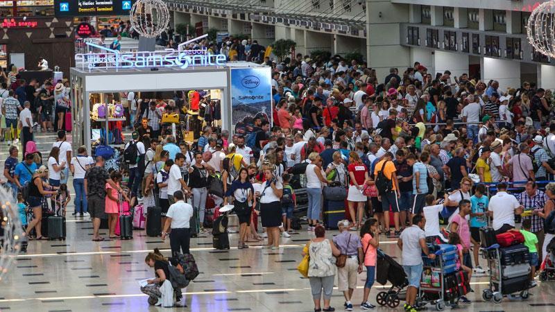 ANTALYA TURİZMİNDE DALGALANMA! SAVAŞLAR SEZONU ETKİLEDİ, BAYRAM UMUDU 200 BİN ZİYARETÇİ