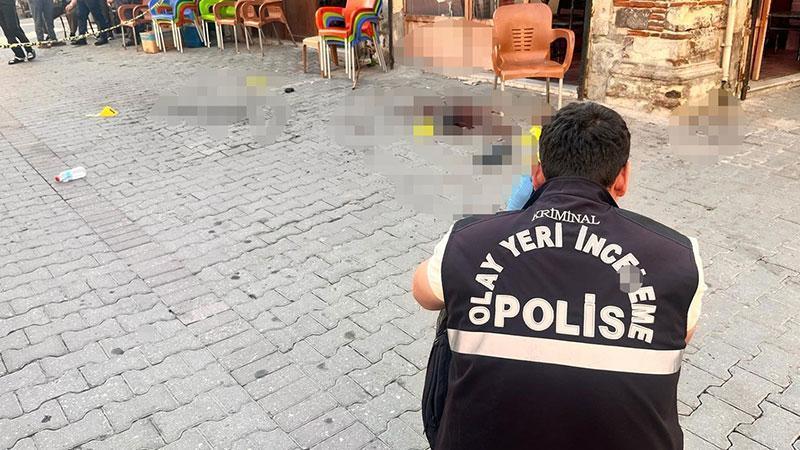 Kula’da Kahvehane Önünde Silahlı Dehşet: Arbede ve Saldırı Anı Kamerada