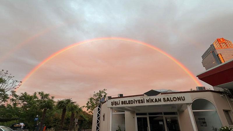 Şişli’de Yağmurun Ardından Gökyüzünde Renk Cümbüşü